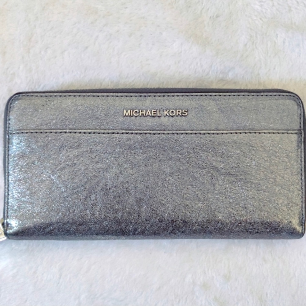NWOT Michael Kors Metallic Silver Leather Zip Around Wallet